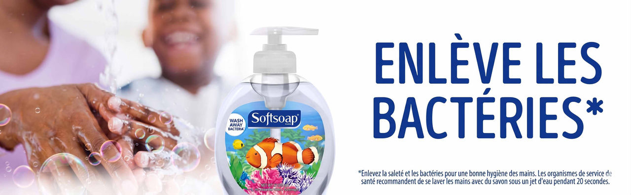 Savon liquide pour les mains Softsoap Série Aquarium avec motif de poisson-clown et texte : ÉLIMINE LES BACTÉRIES, mettant en vedette une famille se lavant les mains en arrière-plan.