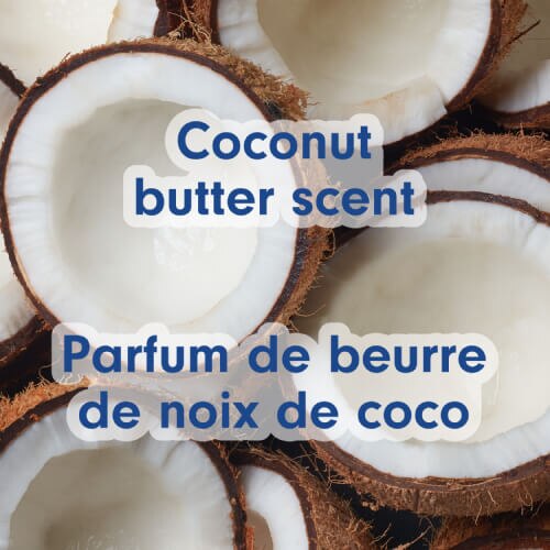 Gros plan sur la texture des morceaux de noix de coco fraîche et de la crème de coco blanche. Texte en anglais et en français : « À base de véritable huile de coco. »