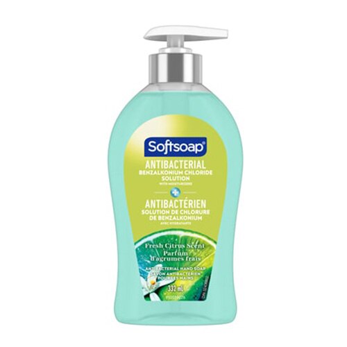 Savon pour les mains Softsoap Antibactérien, pompe, vue avant, parfum agrumes frais.